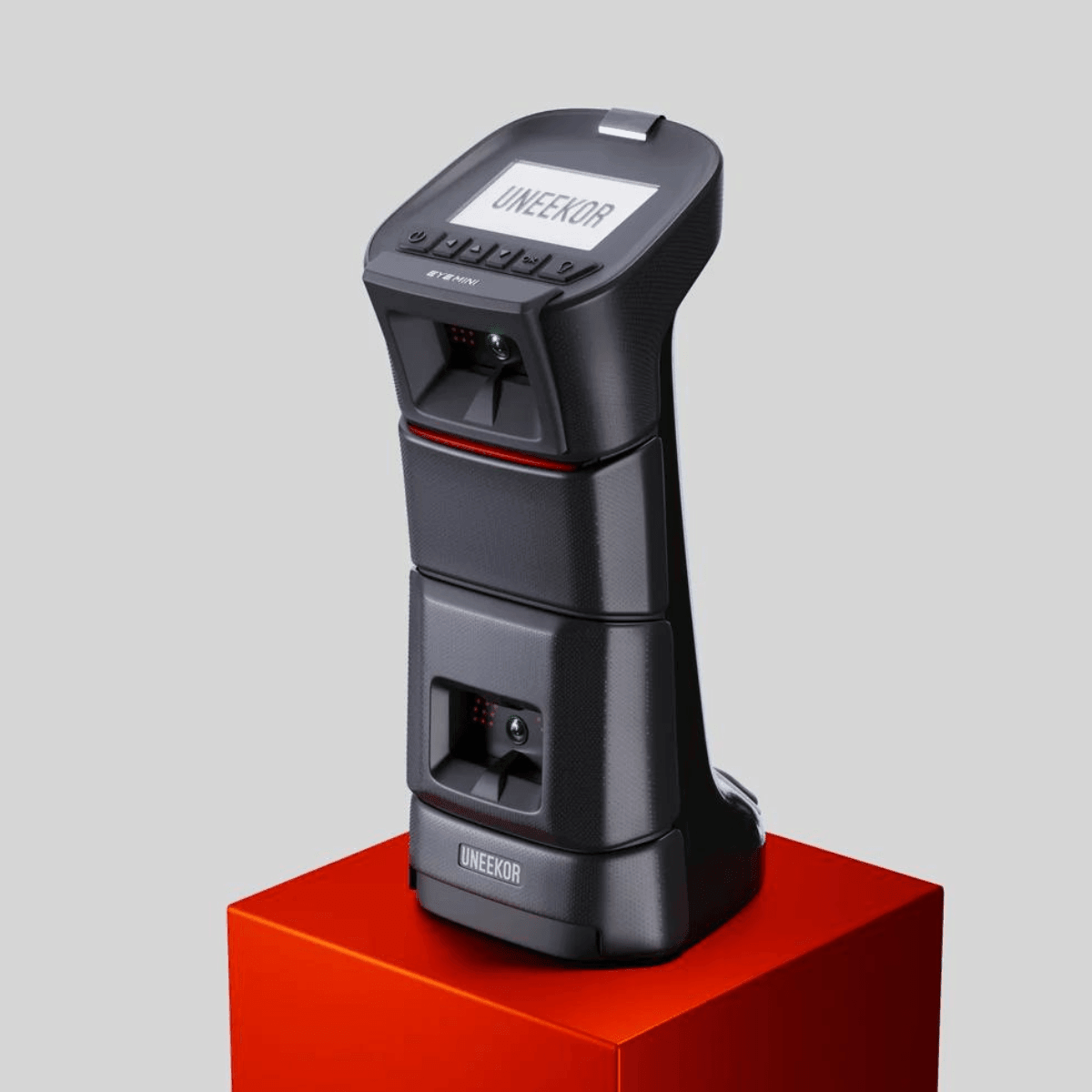 Uneekor EYE MINI Retractable Golf Simulator Package