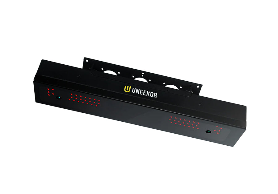Uneekor EYE XR PerfectBay Golf Simulator Package