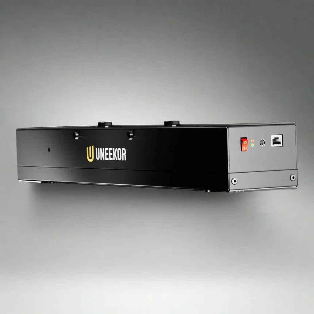 Uneekor EYE XR SwingBay Golf Simulator