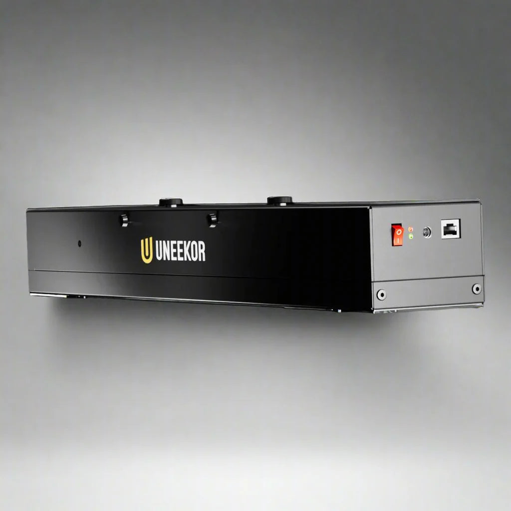 Uneekor EYE XR SwingBay Golf Simulator