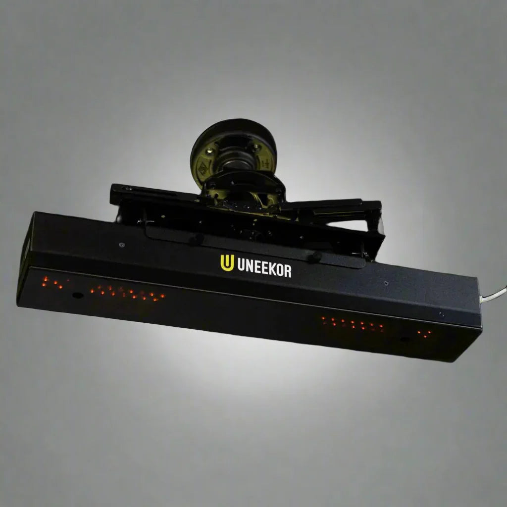 Uneekor EYE XR SwingBay Golf Simulator