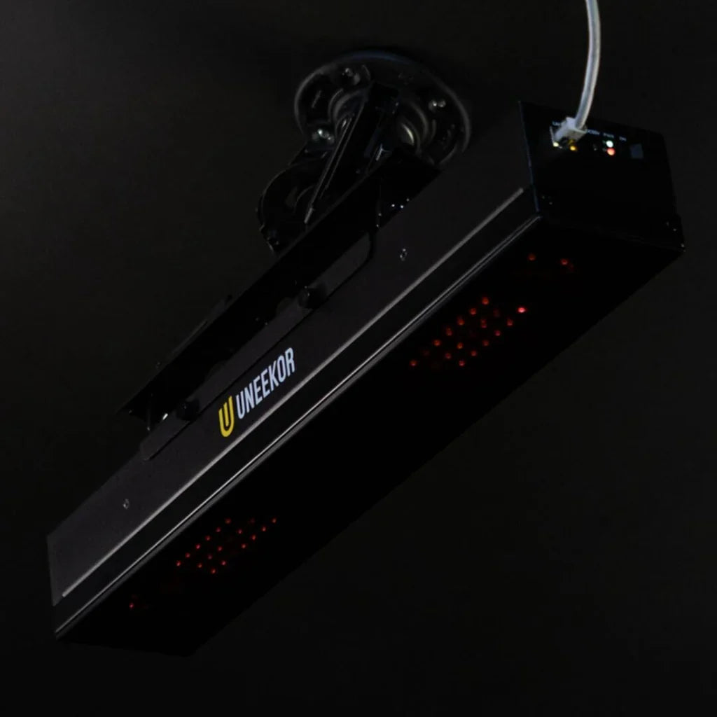 Uneekor EYE XR SwingBay Golf Simulator