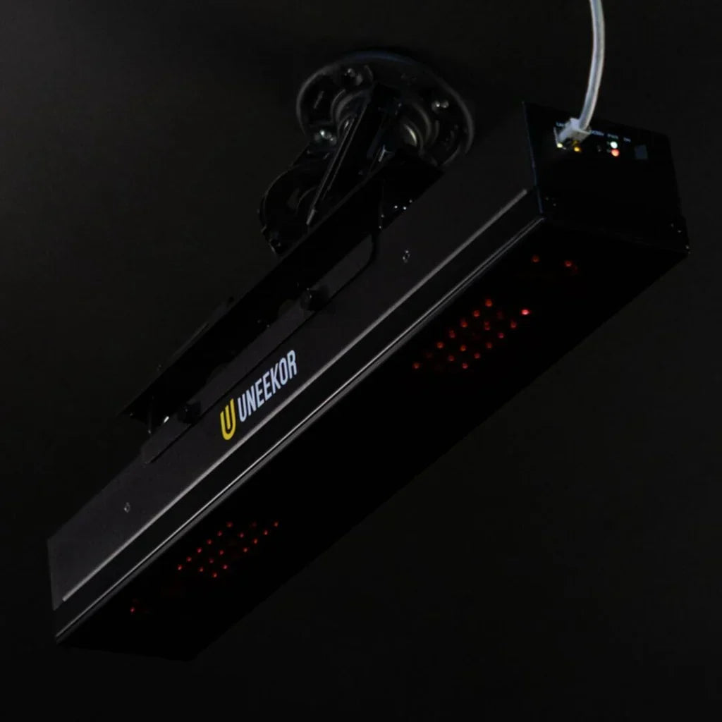 Uneekor EYE XR SwingBay Golf Simulator