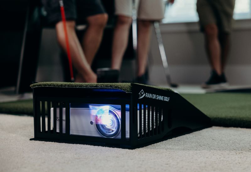 Uneekor EYE MINI Lite Retractable Golf Simulator