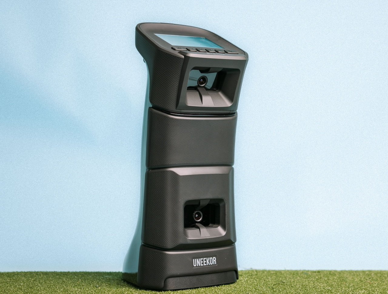 Uneekor EYE MINI Retractable Golf Simulator Package